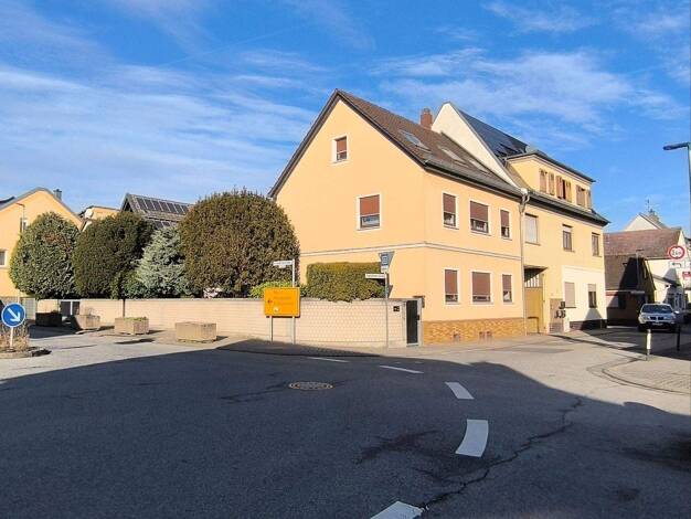 Einfamilienhaus zum Kauf 545.000 € 8 Zimmer 170 m² 487 m² Grundstück Bischofsheim 65474
