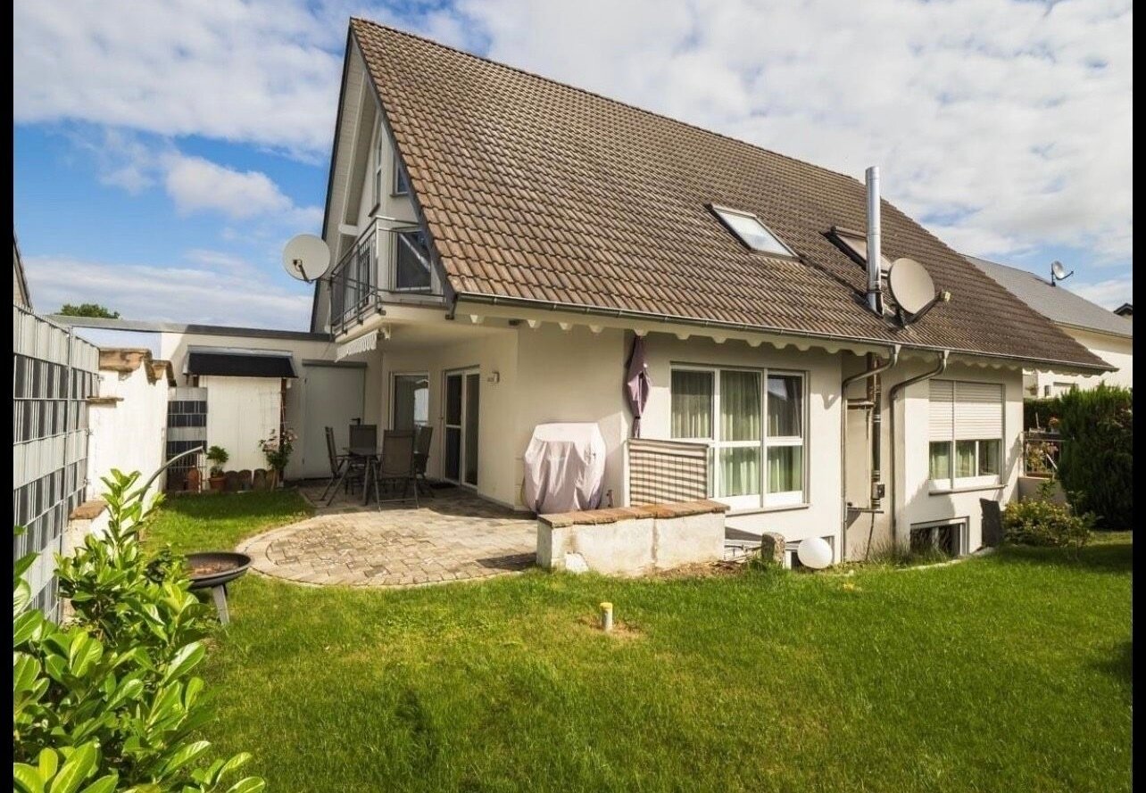 Doppelhaushälfte zum Kauf 539.000 € 6,5 Zimmer 150,5 m²<br/>Wohnfläche 247 m²<br/>Grundstück ab sofort<br/>Verfügbarkeit Schlatt unter Krähen 82 Singen (Hohentwiel) 78224