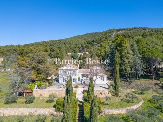 Villa zum Kauf 1.385.000 € 10 Zimmer 353 m² 17.852 m² Grundstück Aups 83630