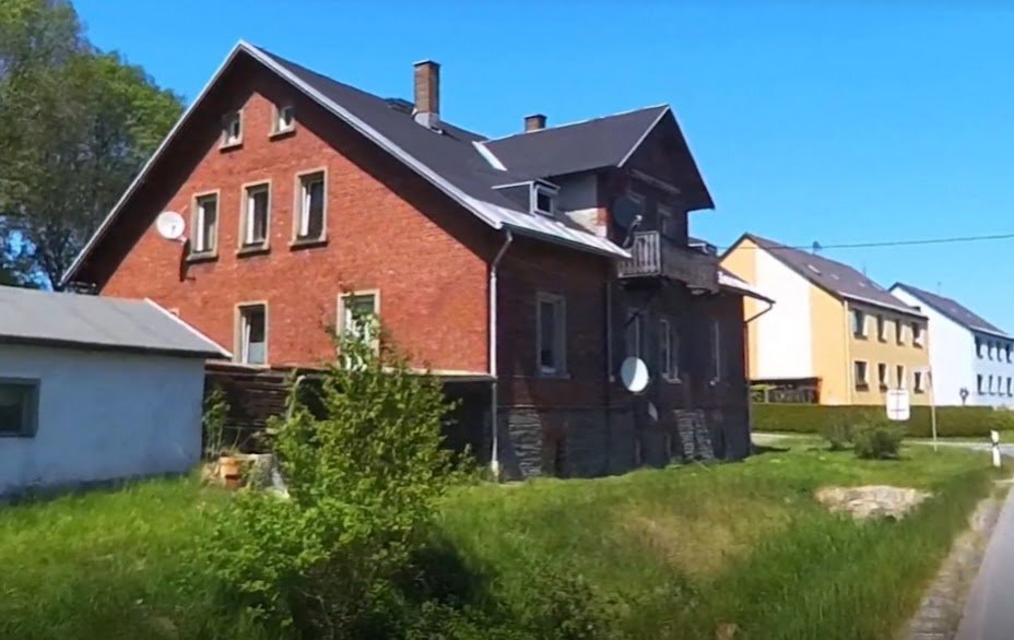 Mehrfamilienhaus zum Kauf 99.000 € 10 Zimmer 266 m²<br/>Wohnfläche 1.182 m²<br/>Grundstück ab sofort<br/>Verfügbarkeit Hammerbrücke Muldenhammer - Hammerbrücke 08262