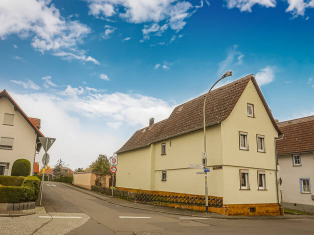 Haus zum Kauf 220.000 € 4 Zimmer 110 m² 751 m² Grundstück Trais-Horloff Hungen 35410