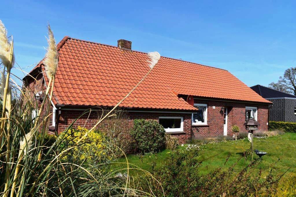 Immobilie in Uplengen - VERKAUFT - Schnuckeliges Landhaus mit kleiner Wiese! - Bild 1