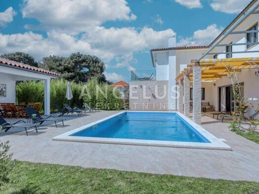 Haus zur Miete 3.500 € 5 Zimmer 225 m² Center