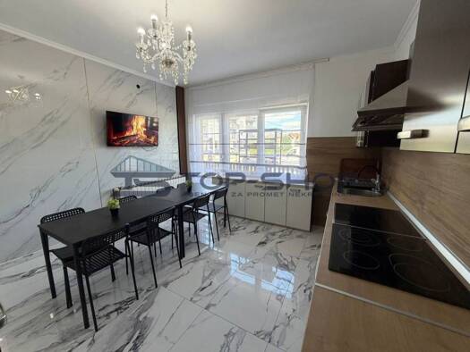 Haus zur Miete 250 € 7 Zimmer 645 m² Sesvete