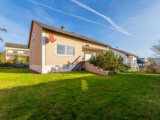 Mehrfamilienhaus zum Kauf 420.000 € 5,5 Zimmer 150 m² 639 m² Grundstück Maxhütte Maxhütte-Haidhof 93142