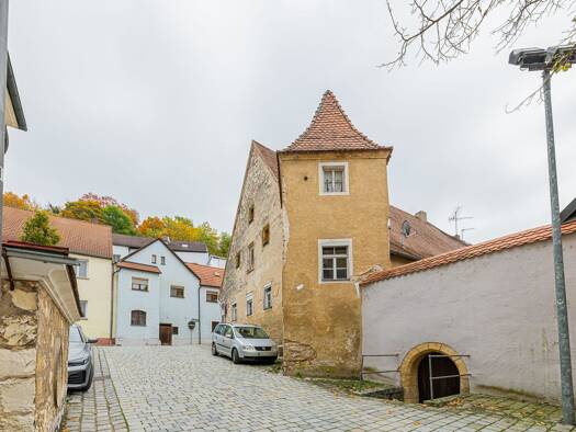 Schloss zum Kauf 199.000 € 12 Zimmer 357 m² 447 m² Grundstück Burglengenfeld Burglengenfeld 93133