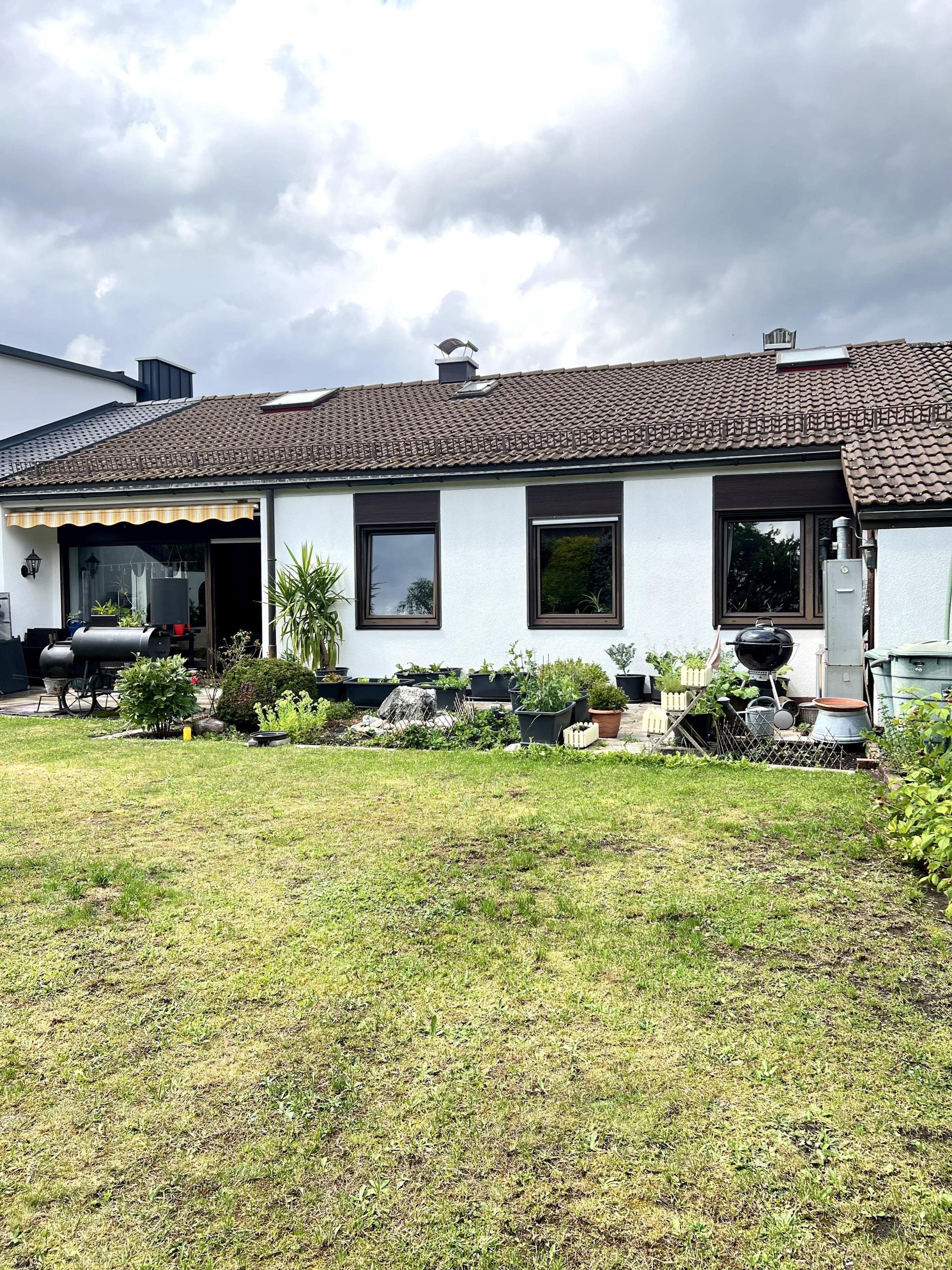 Bungalow zum Kauf 449.000 € 3,5 Zimmer 98,8 m²<br/>Wohnfläche 350 m²<br/>Grundstück ab sofort<br/>Verfügbarkeit Langwasser - Südost Nürnberg 90473