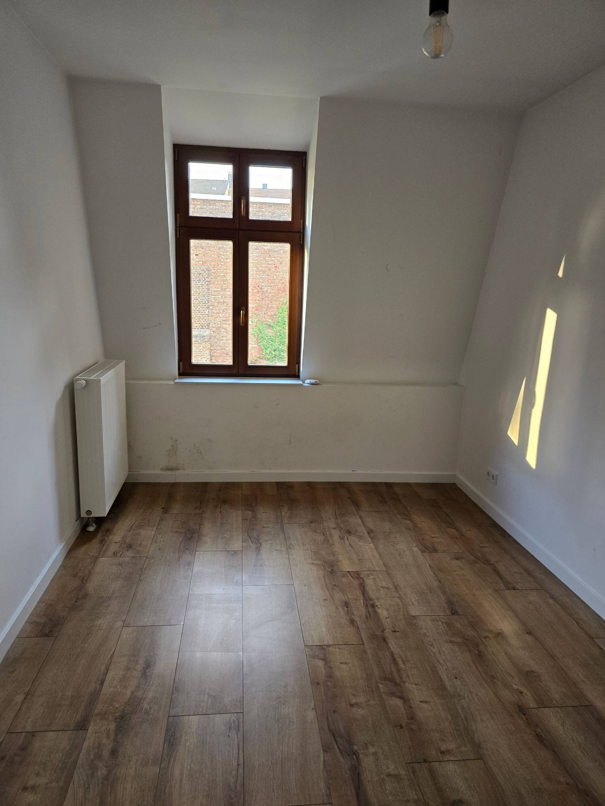 Charmante 4-Zimmer-Dachgeschosswohnung in Wuppertal – Buchenstraße 40, 42119 Wuppertal – Vorschaubild 2