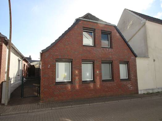 Einfamilienhaus zum Kauf 150.000 € 3 Zimmer 100 m² 135 m² Grundstück frei ab sofort Wesselburen 25764