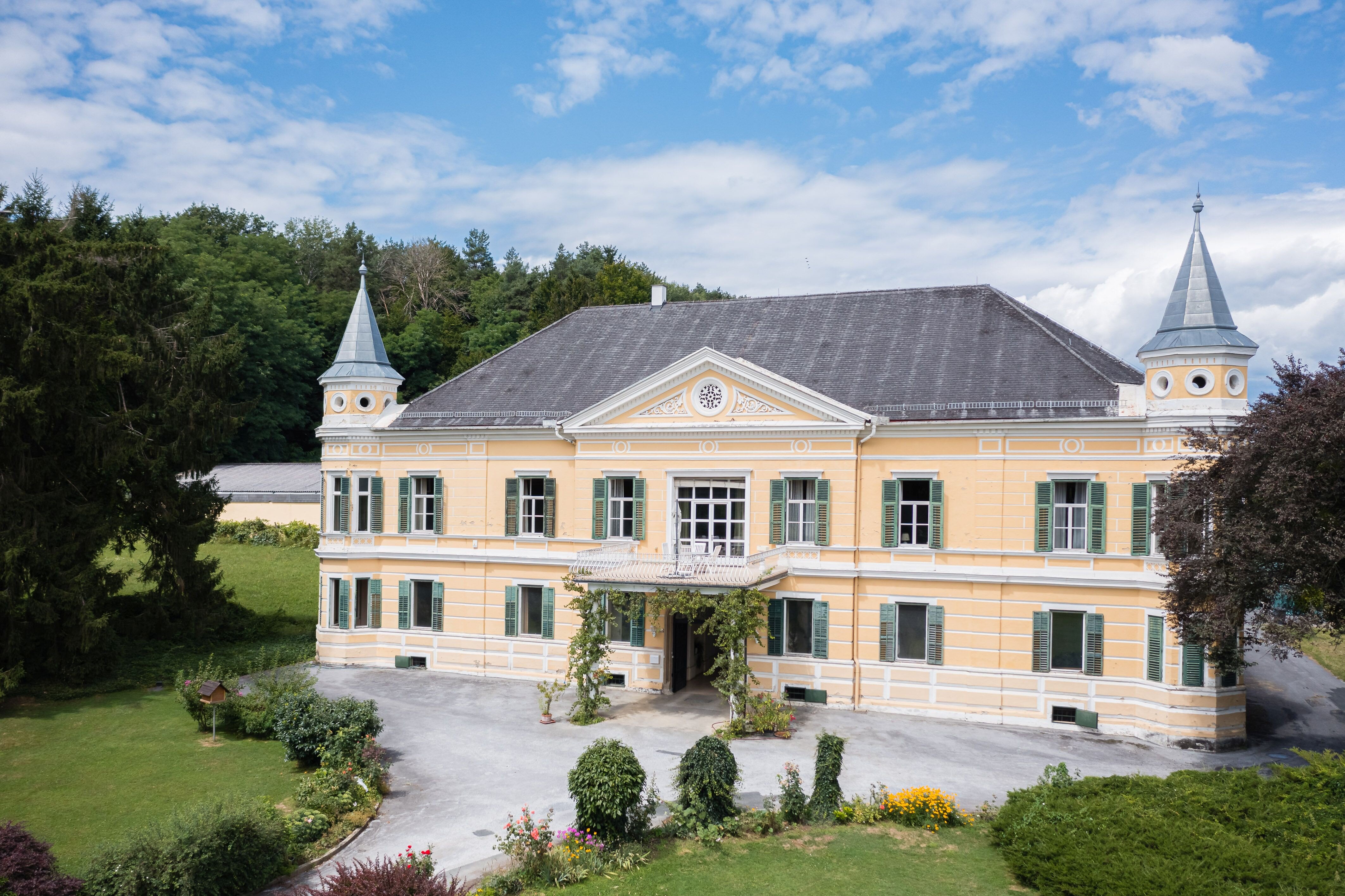 Schloss zum Kauf 3.990.000 € 24 Zimmer 1.109 m²<br/>Wohnfläche 75.547 m²<br/>Grundstück Ilz 8262