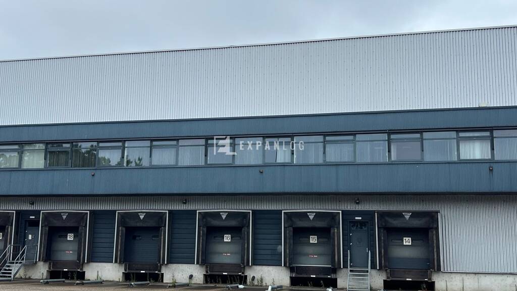 Lagerhalle zur Miete 7.060 m² Lagerfläche teilbar ab 1.260 m² Zentrum Ratingen 40880