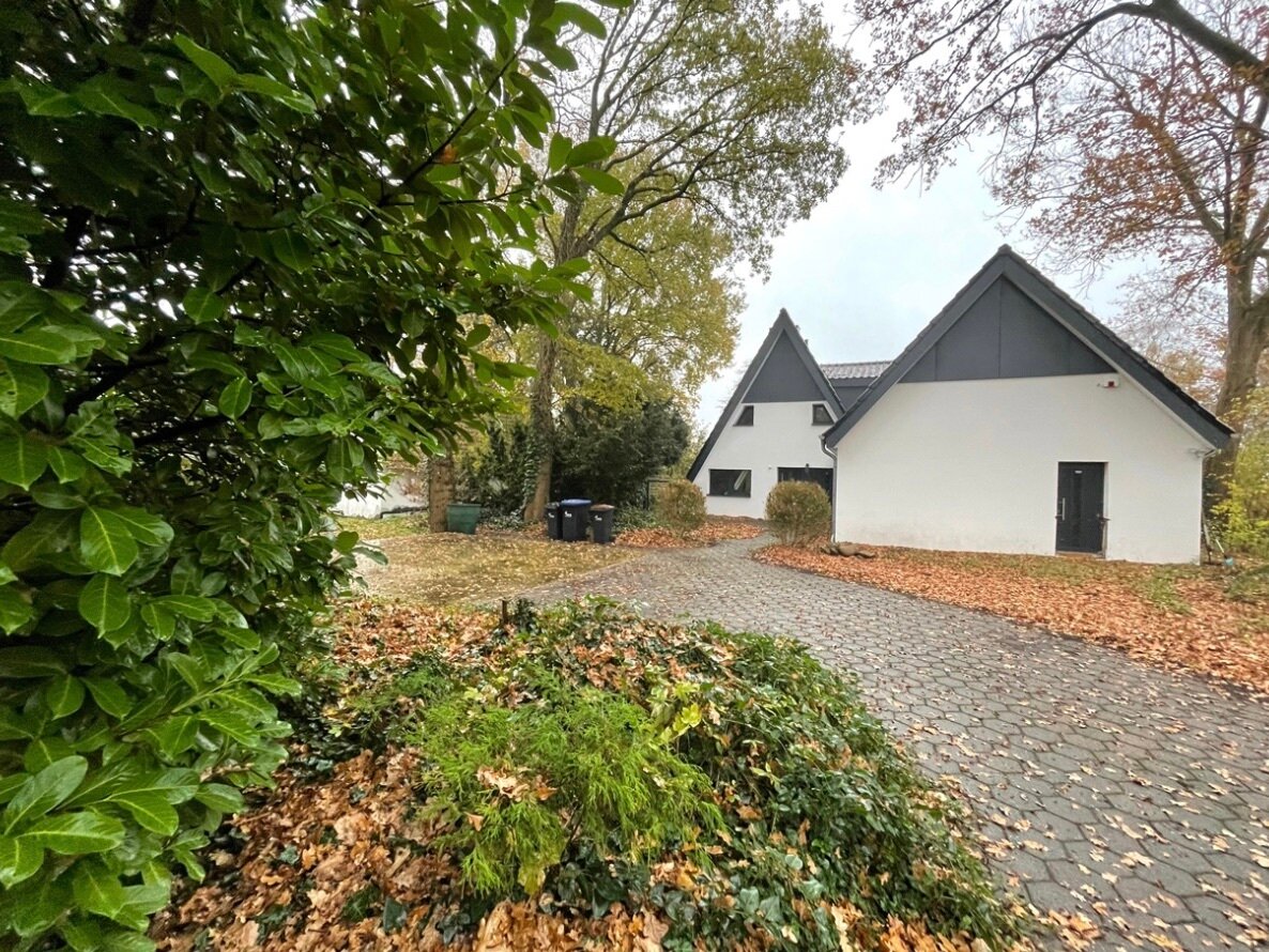 Einfamilienhaus zum Kauf 395.000 € 10 Zimmer 261,7 m²<br/>Wohnfläche 2.500 m²<br/>Grundstück ab sofort<br/>Verfügbarkeit Hüttenbusch Worpswede 27726