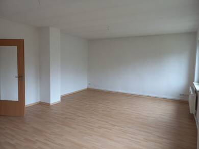 Wohnung zur Miete 374 € 2 Zimmer 63,3 m² 2. Geschoss frei ab sofort Priorsberg 19 Neuzelle Neuzelle 15898