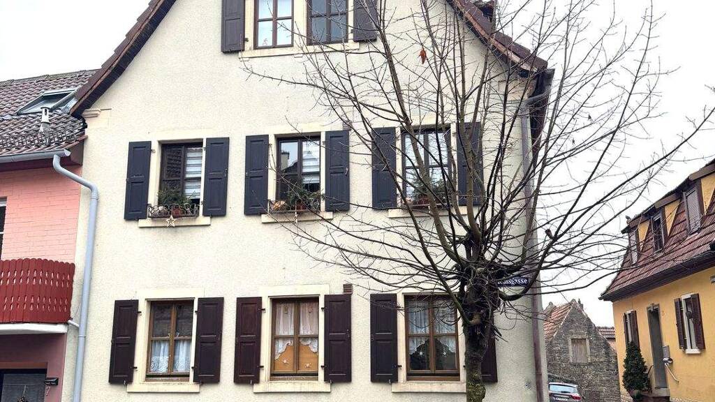 Mehrfamilienhaus zum Kauf 350.000 € 7 Zimmer 165 m² 100 m² Grundstück frei ab sofort Dettelbach 97337
