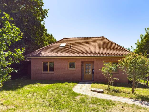 Haus zum Kauf 295.000 € 5 Zimmer 136 m² 1.755 m² Grundstück Hutzfeld Bosau 23715