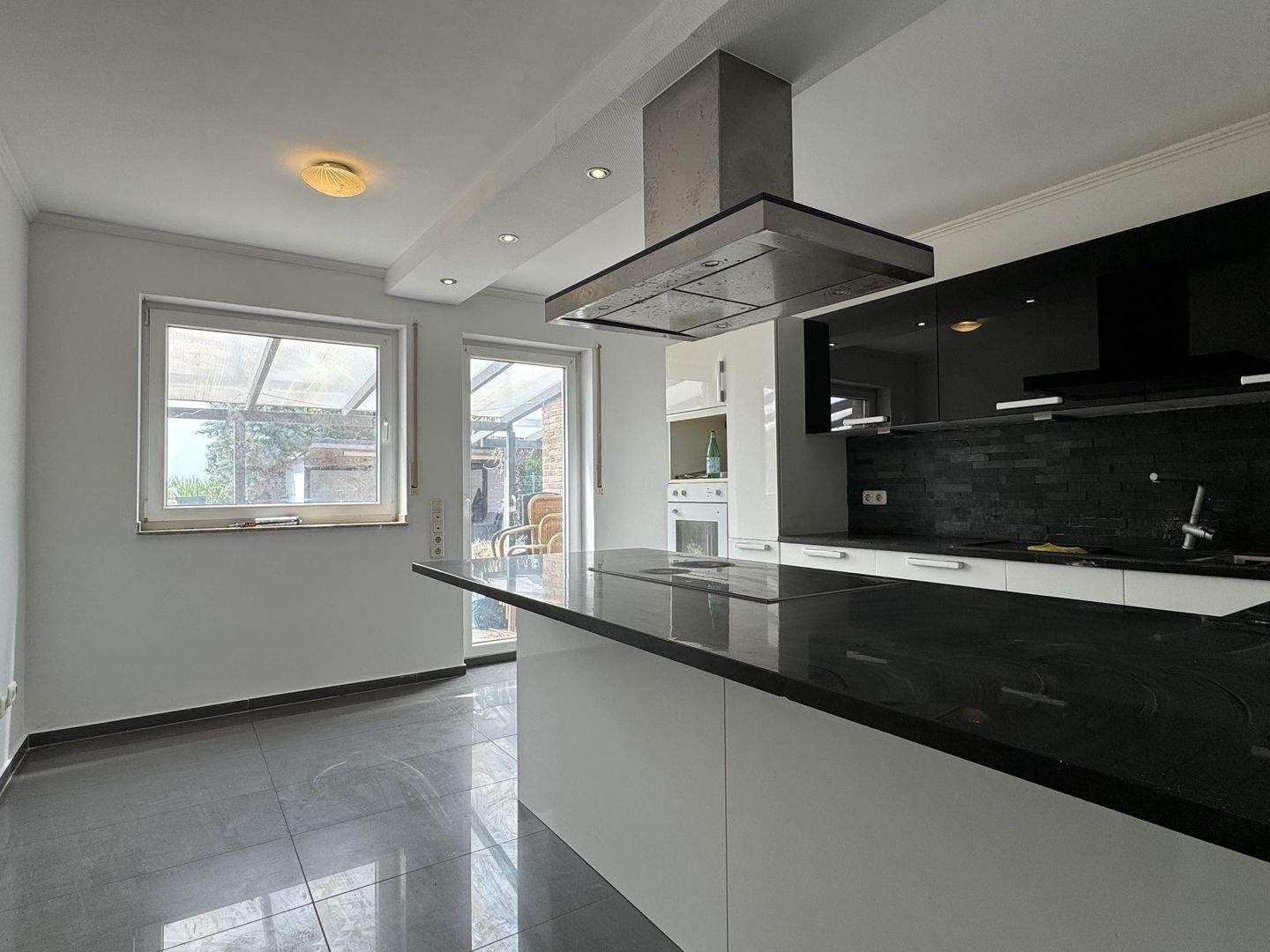 Immobilie in Geilenkirchen - Mehrfamilienhaus mit 3 Wohneinheiten in Geilenkirchen-Immendorf - Bild 2