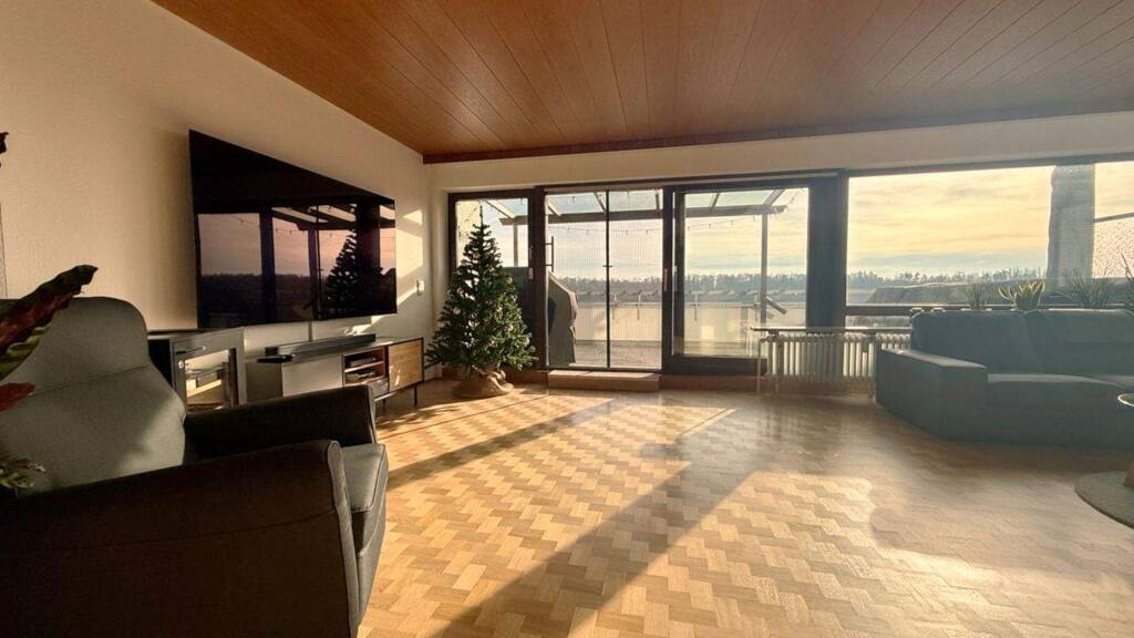 Degerloch/Hoffeld: Attraktive Endetage in Aussichtslage