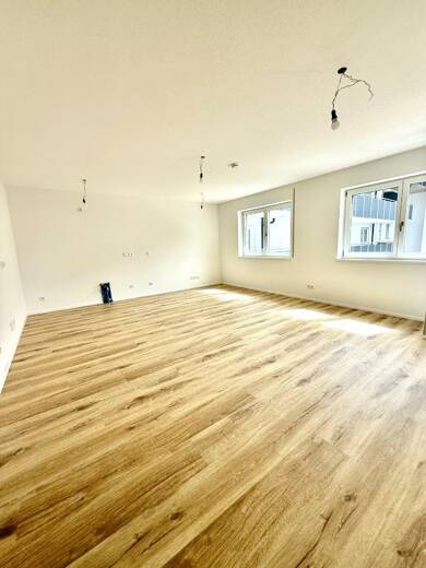 Wohnung zur Miete 1.065 € 2 Zimmer 71 m² 1. Geschoss Traunreut Traunreut 83301