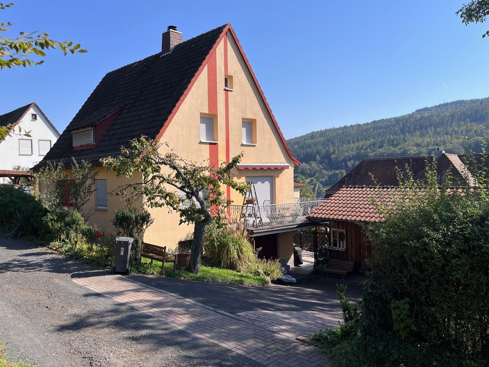 Einfamilienhaus zum Kauf 395.000 € 9 Zimmer 160 m²<br/>Wohnfläche 803 m²<br/>Grundstück Bad Brückenau Bad Brückenau 97769