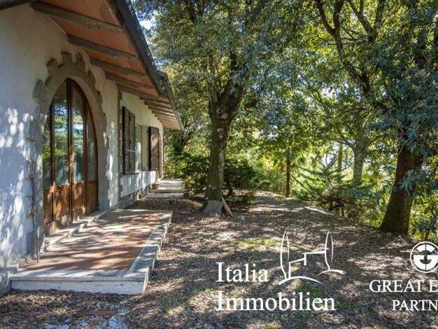 Villa zum Kauf 230.000 € 6 Zimmer 131 m² 2.000 m² Grundstück Tuoro sul Trasimeno 06069