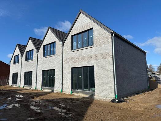 Reihenmittelhaus zur Miete - Erstbezug 1.303 € 3 Zimmer 74,4 m² 95 m² Grundstück frei ab 01.06.2026 Danziger Str. 11 Eckernförde 24340