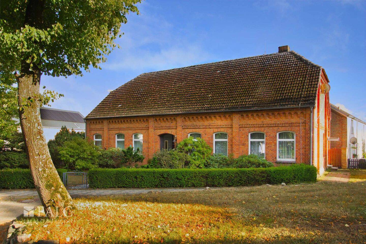 Haus zum Kauf - Ansicht 2