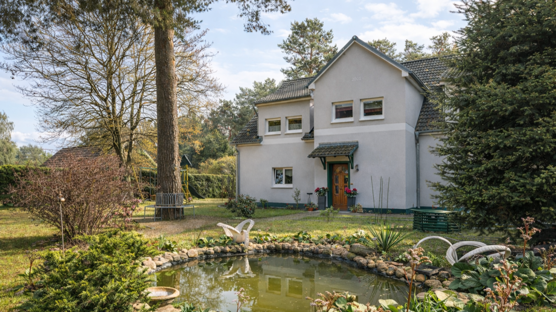 Immobilie in Bestensee - Wohntraum auf 2.572 m² Grundstück - Mehrgenerationenhaus mit Einliegerwohnung & 3 neuen Bädern - jetzt besichtigen! - Bild 0