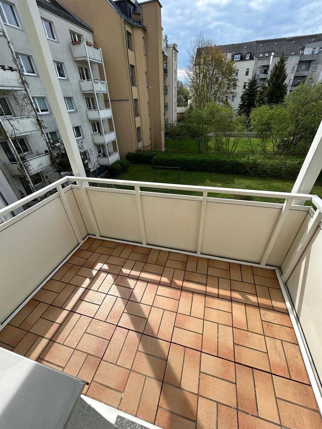 Gemütliche 2-Zimmer mit Balkon und Wannenbad in ruhiger Lage – Humboldtstraße 18 A, 9130 Chemnitz – Bild 1 von 7