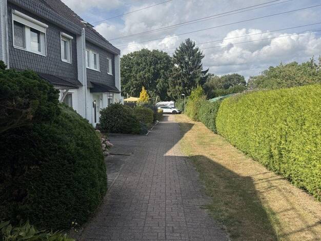 Reihenmittelhaus zur Miete 1.800 € 6 Zimmer 145 m² 150 m² Grundstück frei ab 01.10.2026 Wiesengrund Kummerfeld 25495
