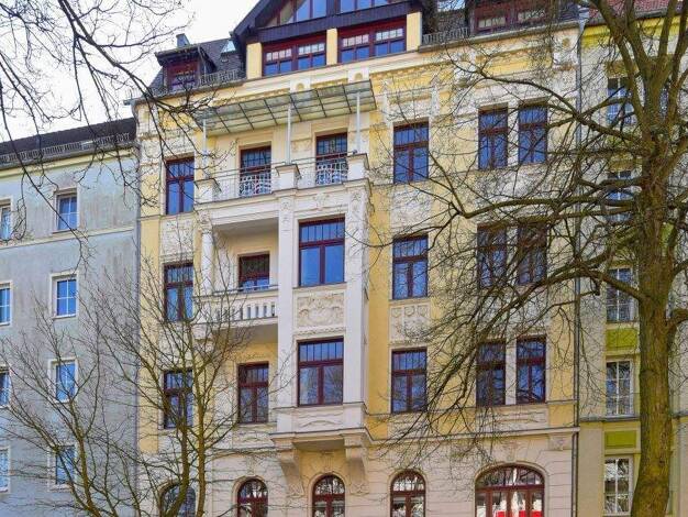 Wohnung zur Miete 285 € 2 Zimmer 54,5 m² EG Freiheitsstraße 19 Westend Plauen 08523
