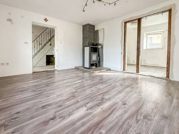 Schloss zum Kauf 175.000 € 5 Zimmer 108,5 m² 126 m² Grundstück Leutenbach Leutenbach 91359
