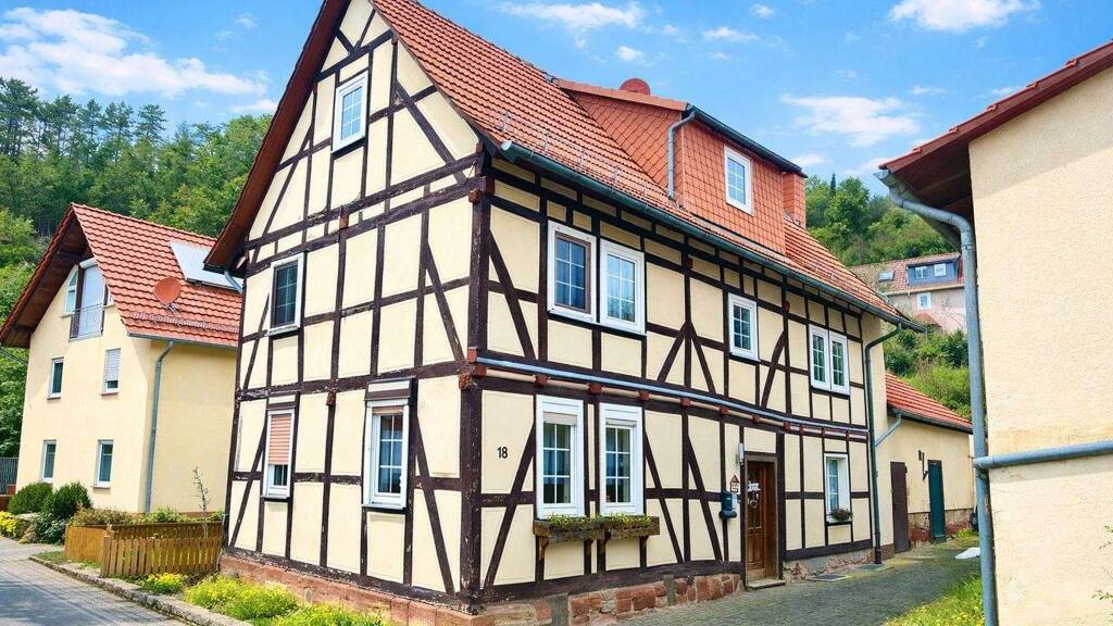 Haus zum Kauf 95.000 € 5 Zimmer 150 m² 646 m² Grundstück Datterode Ringgau- Datterode 37296