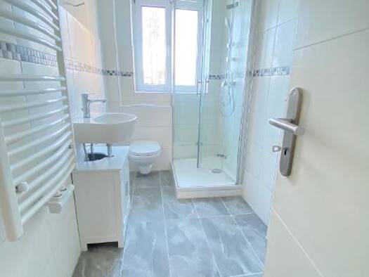 Wohnung zur Miete 380 € 3 Zimmer 60 m² Geußnitzer. Str. 39 Zeitz 06712