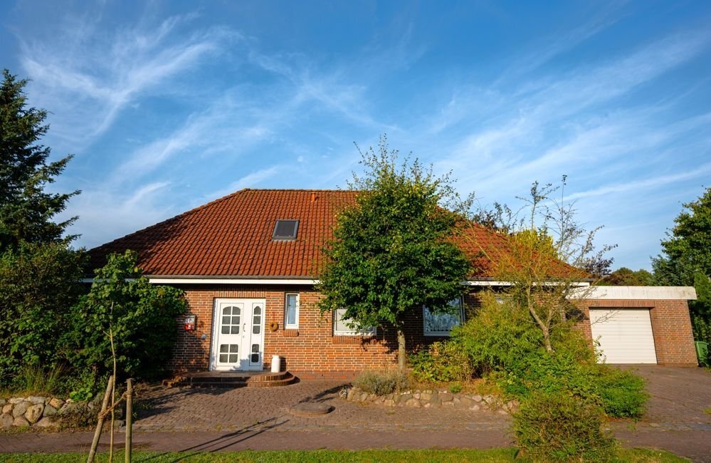 Einfamilienhaus zum Kauf 369.000 € 4 Zimmer 140 m²<br/>Wohnfläche 903 m²<br/>Grundstück Weddingstedt Weddingstedt 25795