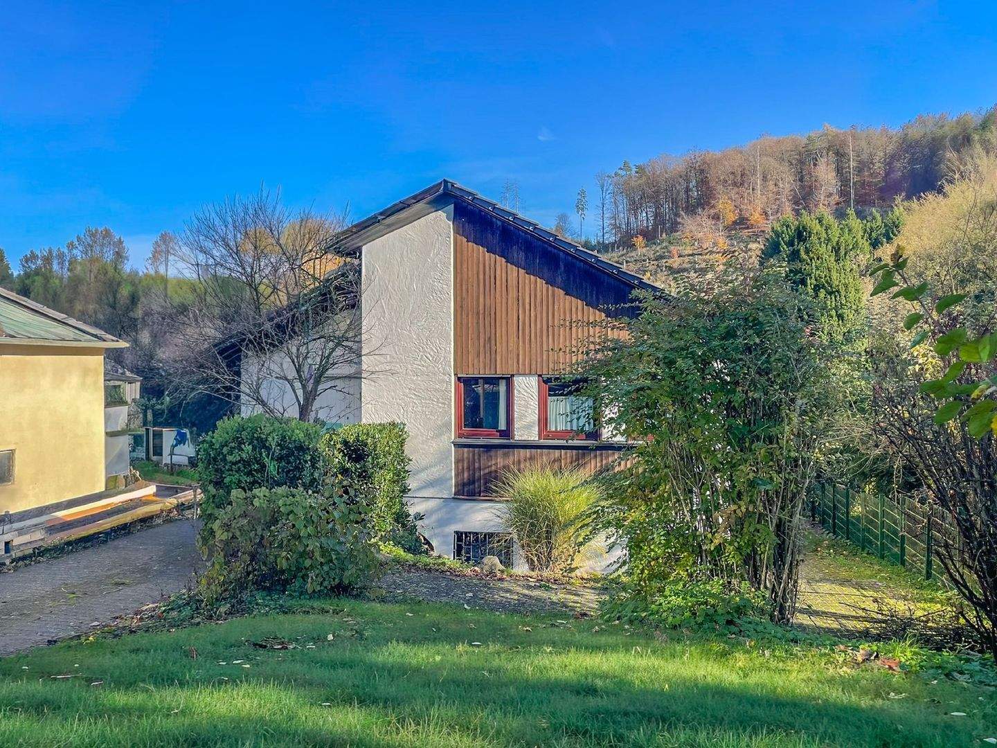Immobilie in Horhausen (Westerwald) - Charmantes Einfamilienhaus in traumhafter Aussichtslage  zw. Neustadt Wied und Horhausen - Bild 0