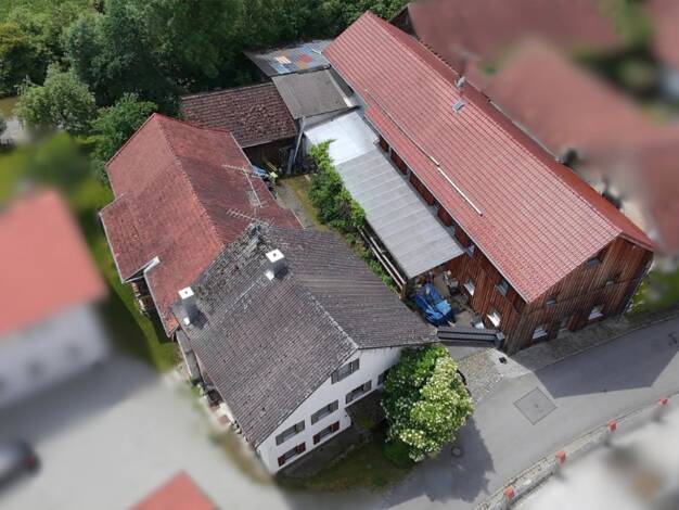 Bauernhaus zum Kauf 490.000 € 15 Zimmer 348 m² 1.173 m² Grundstück frei ab sofort Vilsstraße 14 Gergweis Osterhofen 94486