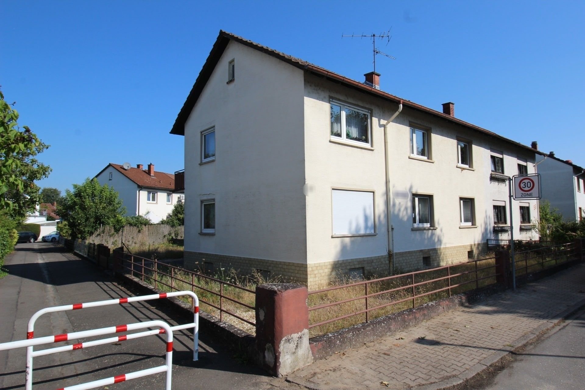 Mehrfamilienhaus zum Kauf 389.000 € 8 Zimmer 150 m²<br/>Wohnfläche 427 m²<br/>Grundstück ab sofort<br/>Verfügbarkeit Ketsch 68775