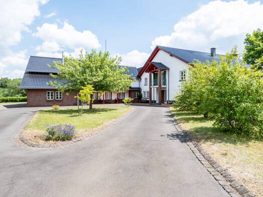 Haus zum Kauf 1.400.000 € 10 Zimmer 609 m² 38.596,3 m² Grundstück Mehren 54552