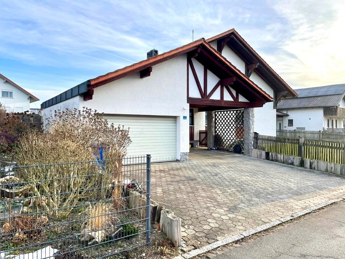 Einfamilienhaus zum Kauf 599.000 € 8 Zimmer 270 m²<br/>Wohnfläche 739 m²<br/>Grundstück Winzer Winzer 94577