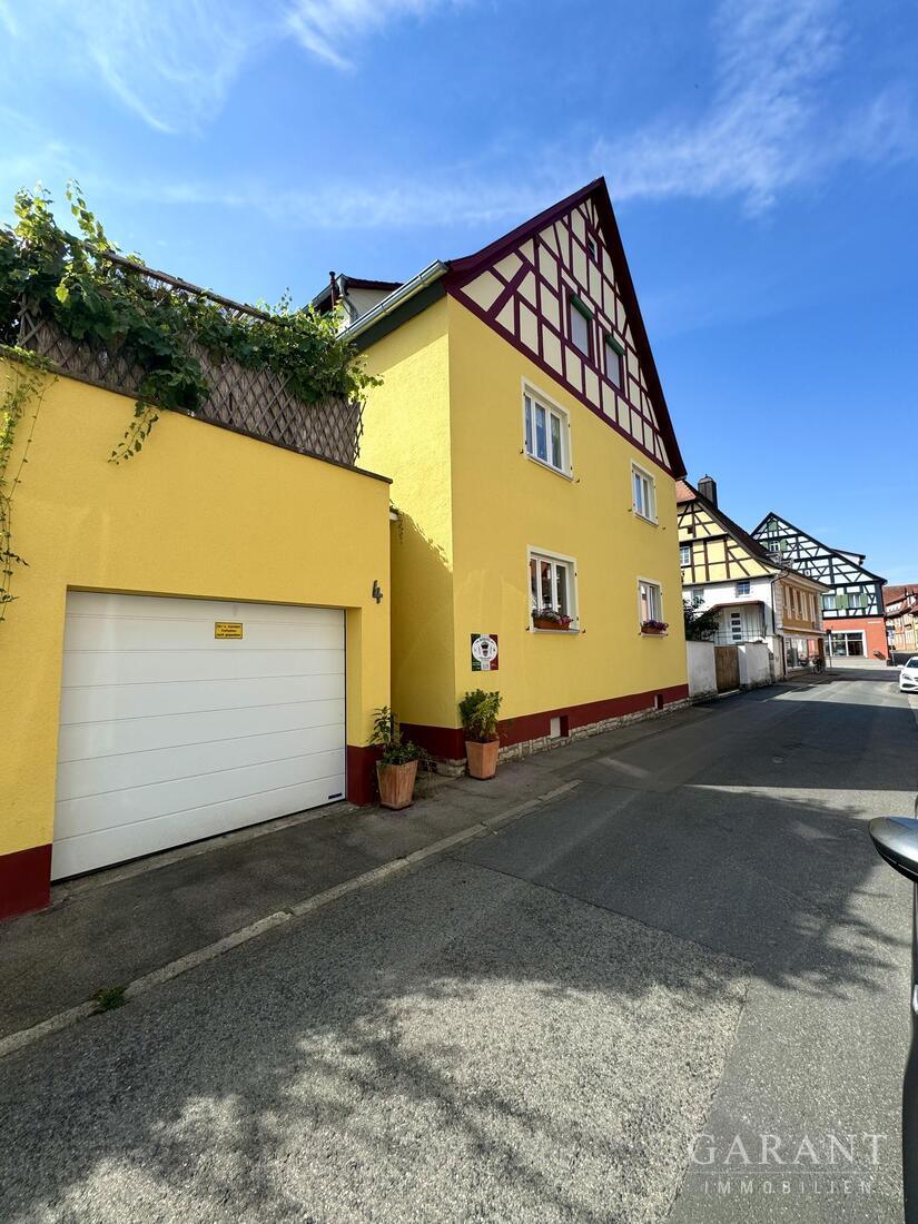 Mehrfamilienhaus zum Kauf 450.000 € 12 Zimmer 290 m²<br/>Wohnfläche 510 m²<br/>Grundstück Bad Windsheim Bad Windsheim 91438