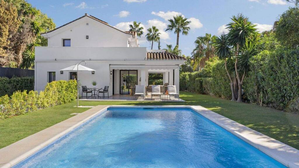 Villa zum Kauf 2.650.000 € 5 Zimmer 418 m² 876 m² Grundstück Nueva Andalucia 29660