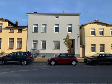 Wohnung zur Miete 679 € 2,5 Zimmer 75,5 m² Dachgeschoss frei ab sofort Güstrow Güstrow 18273