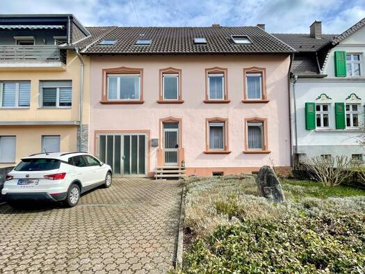 Reihenmittelhaus zum Kauf 245.000 € 8 Zimmer 250 m² 515 m² Grundstück Überherrn 66802