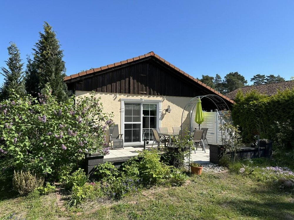 Bungalow zum Kauf 245.000 € 2,5 Zimmer 65 m²<br/>Wohnfläche 607 m²<br/>Grundstück Lenz-Süd Fünfseen OT Lenz-Süd 17213