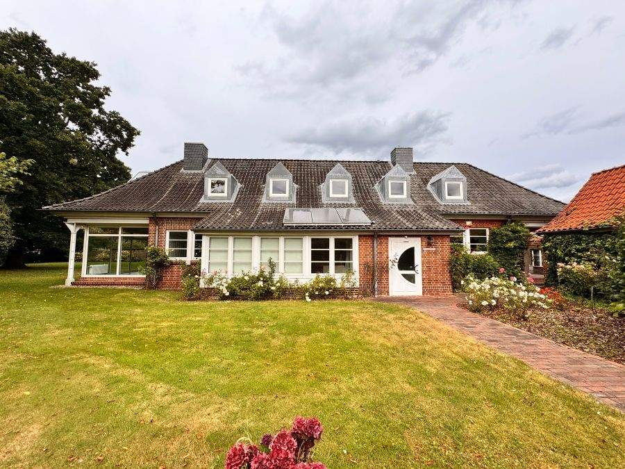 Immobilie in Bliedersdorf - Gemütliches, charmantes und familiengerechtes Einfamilienhaus mit großzügigem, eingewachsenem Grundstück zu verkaufen - Bild 0