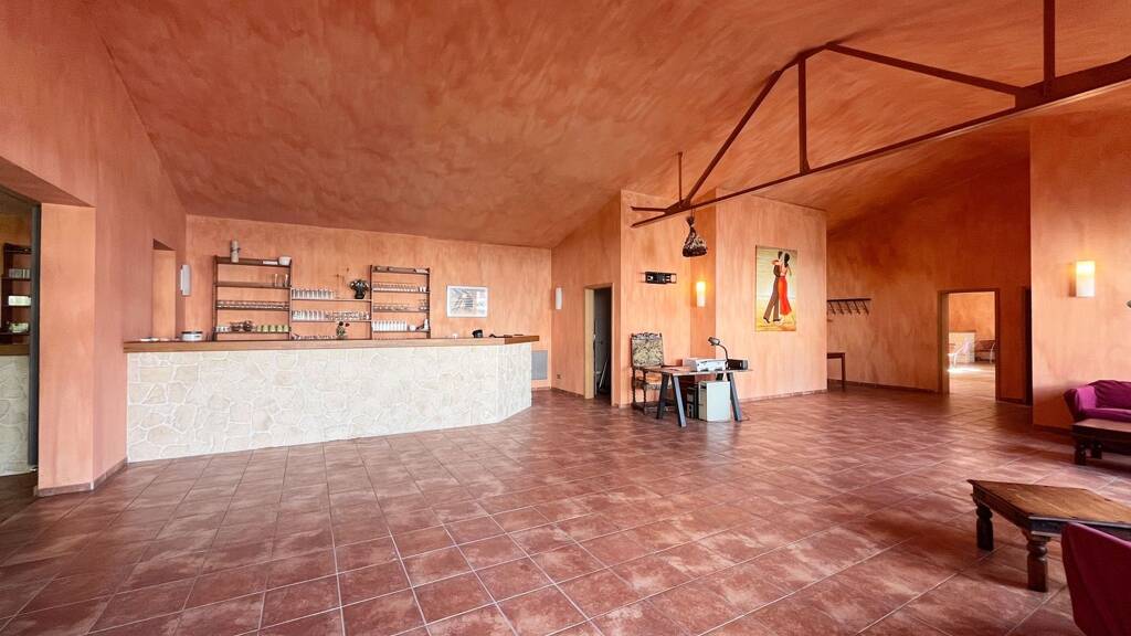 Sanierte Location ideal für Tanzschulen, Büros, Arztpraxen u.v.m.! inkl. Parkplätzen!