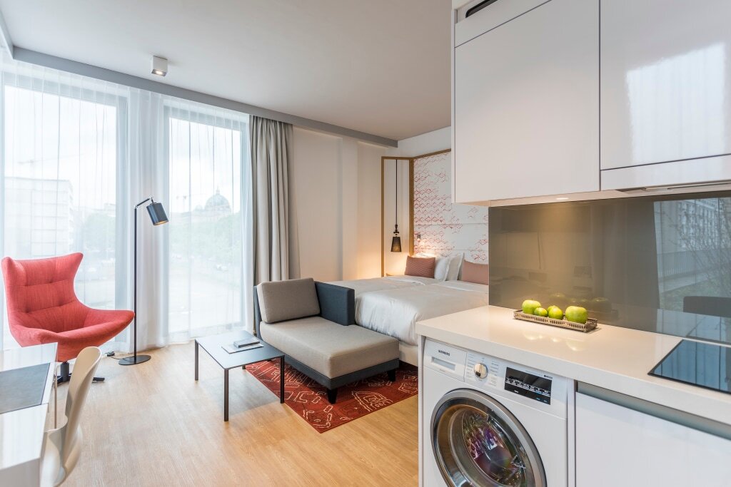 Wohnung zur Miete Wohnen auf Zeit 2.889 € 1 Zimmer 32 m²<br/>Wohnfläche 28.12.2024<br/>Verfügbarkeit Scharrenstraße Mitte Berlin 10178