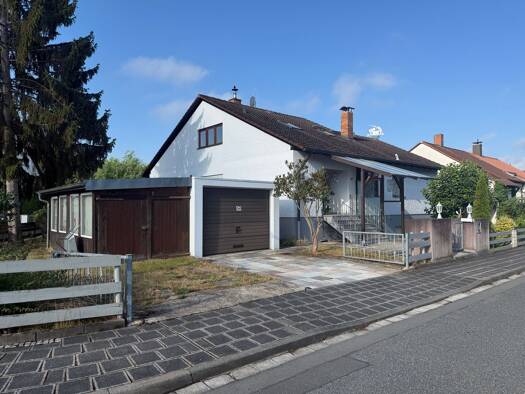 Einfamilienhaus zum Kauf 659.000 € 6,5 Zimmer 163 m² 805 m² Grundstück frei ab sofort Heinrich-Heine-Straße 14 Baiersdorf Baiersdorf 91083