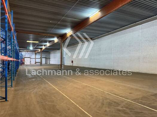 Lagerhalle zur Miete 3,90 € 1.800 m² Lagerfläche teilbar ab 968 m² Bremen 28307