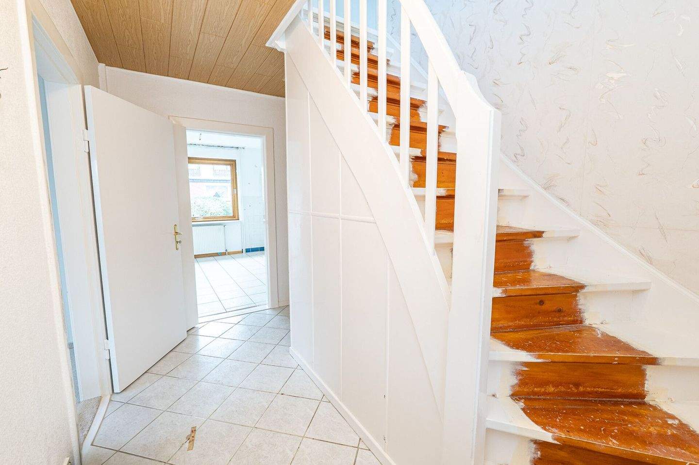 Immobilie in Drochtersen - Ruhiges Zuhause mit viel Raum, Privatsphäre und Gestaltungspotenzial - Bild 2